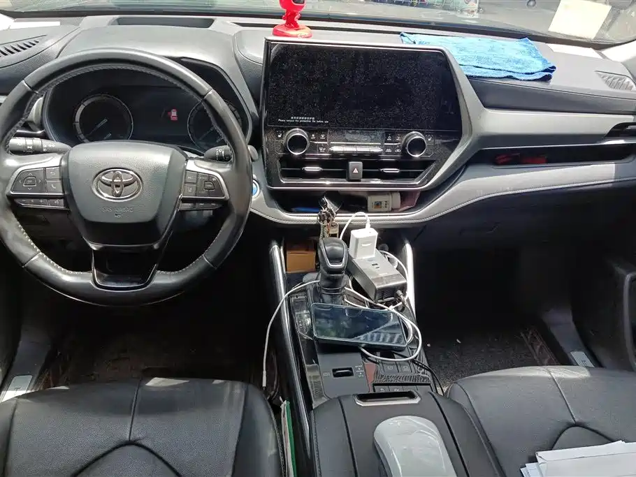 Toyota Highlander 2022 Model Dual Engine 2.5L 4WD Premium Edition 7-Seater фото 12