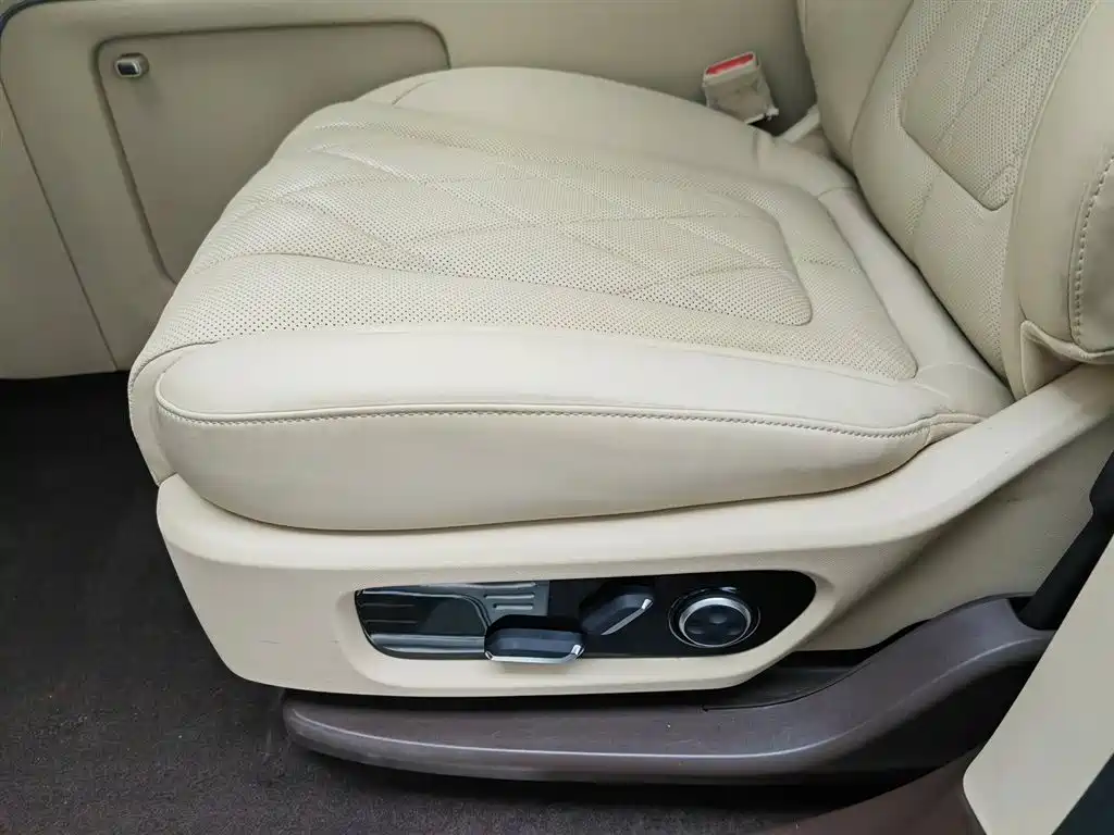 AITO Wenjie AITO M9 2024 Range Extender Ultra 52kWh 6-seater фото 20