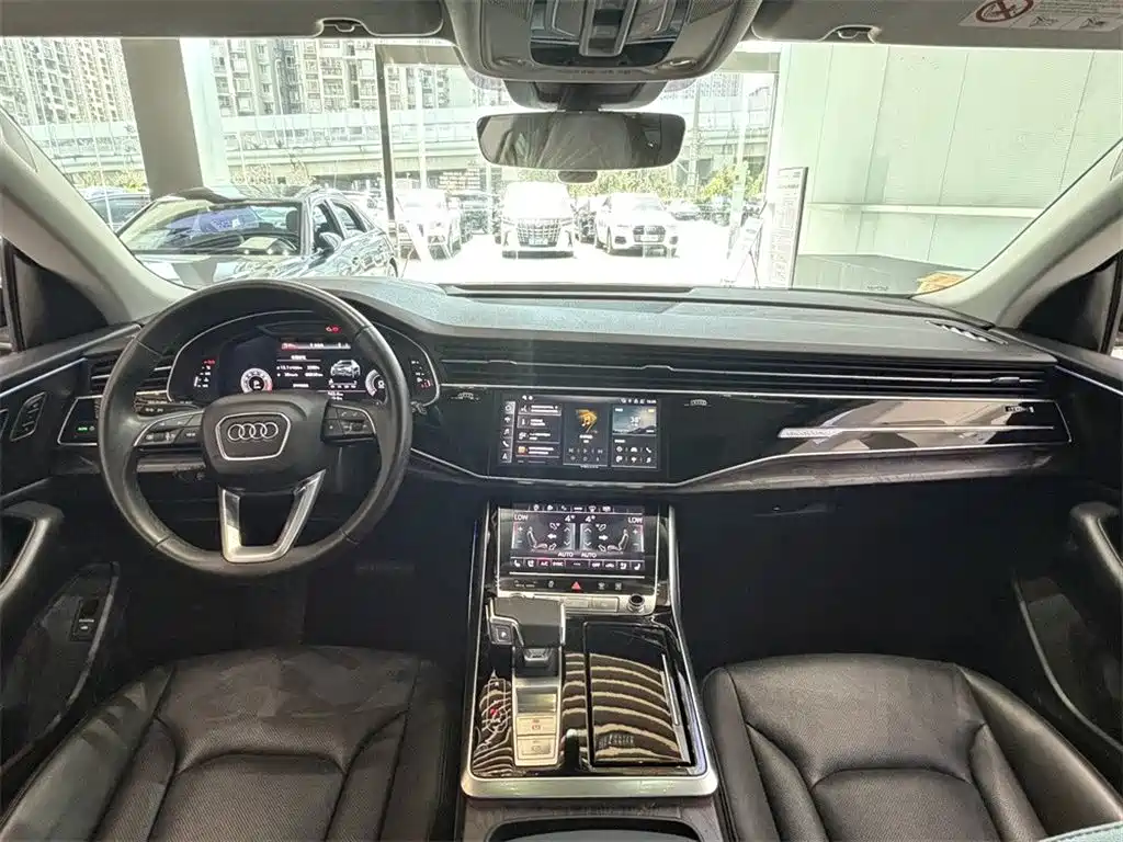 Audi Q8 2021 2022 55 TFSI Luxury Dynamic