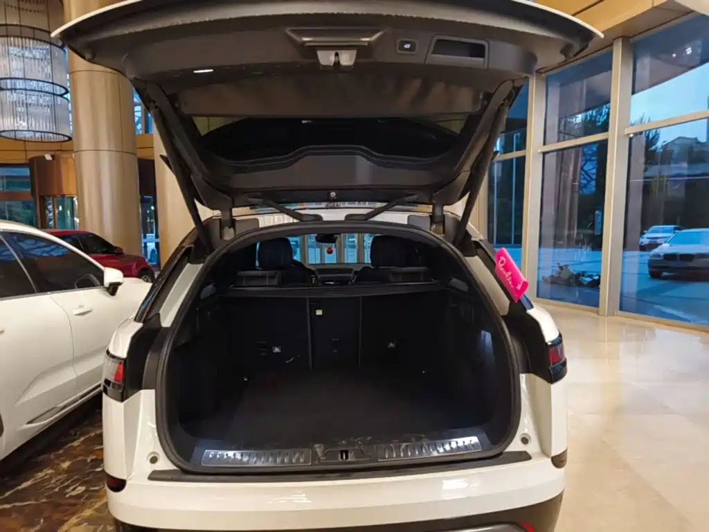 Фото 21 - Land Rover Range Rover Velar