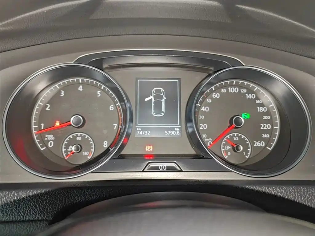 Volkswagen Golf 2016 1.6L Automatic Comfort фото 12
