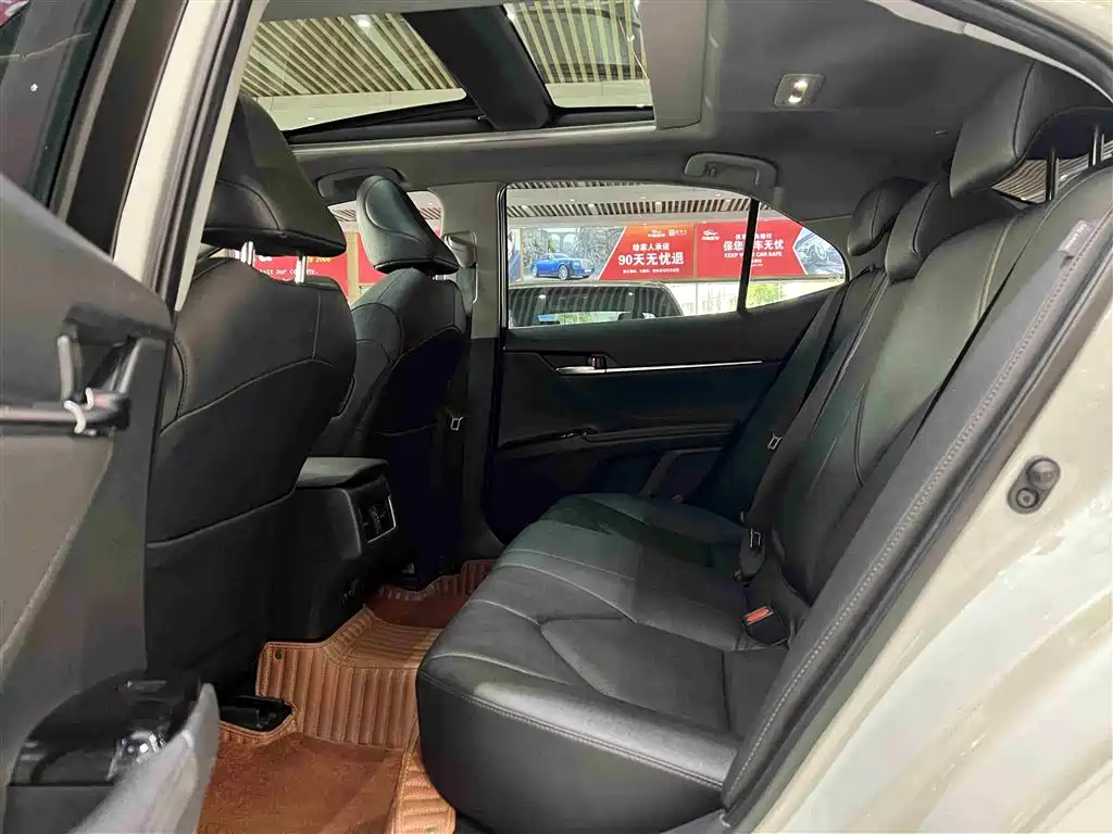 Toyota Camry 2021 2.5G Luxury Edition фото 12
