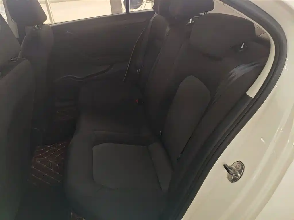 Volkswagen Jetta 2013 1.6L Automatic Fashion фото 17