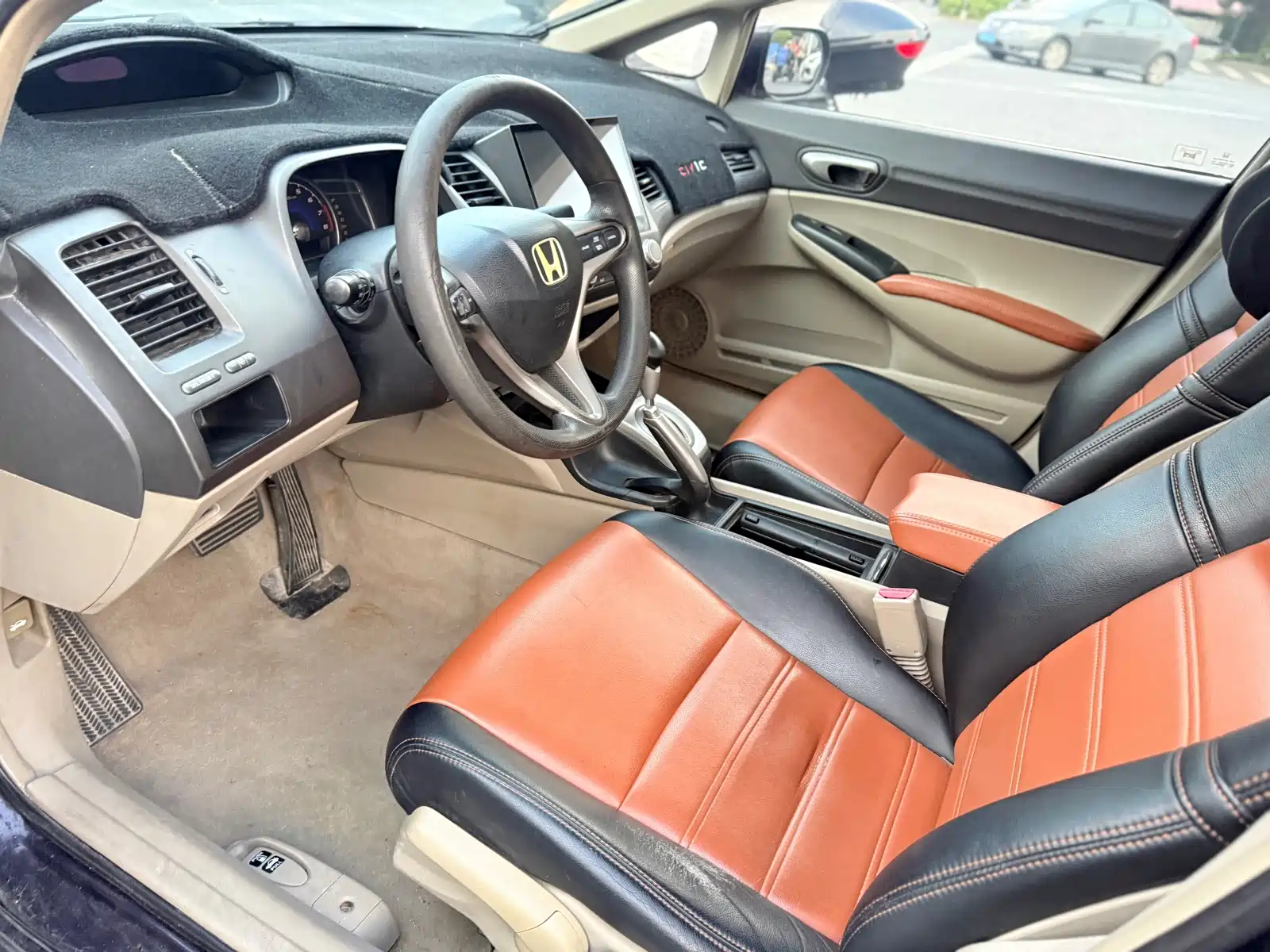 Фото 8 - Honda Civic