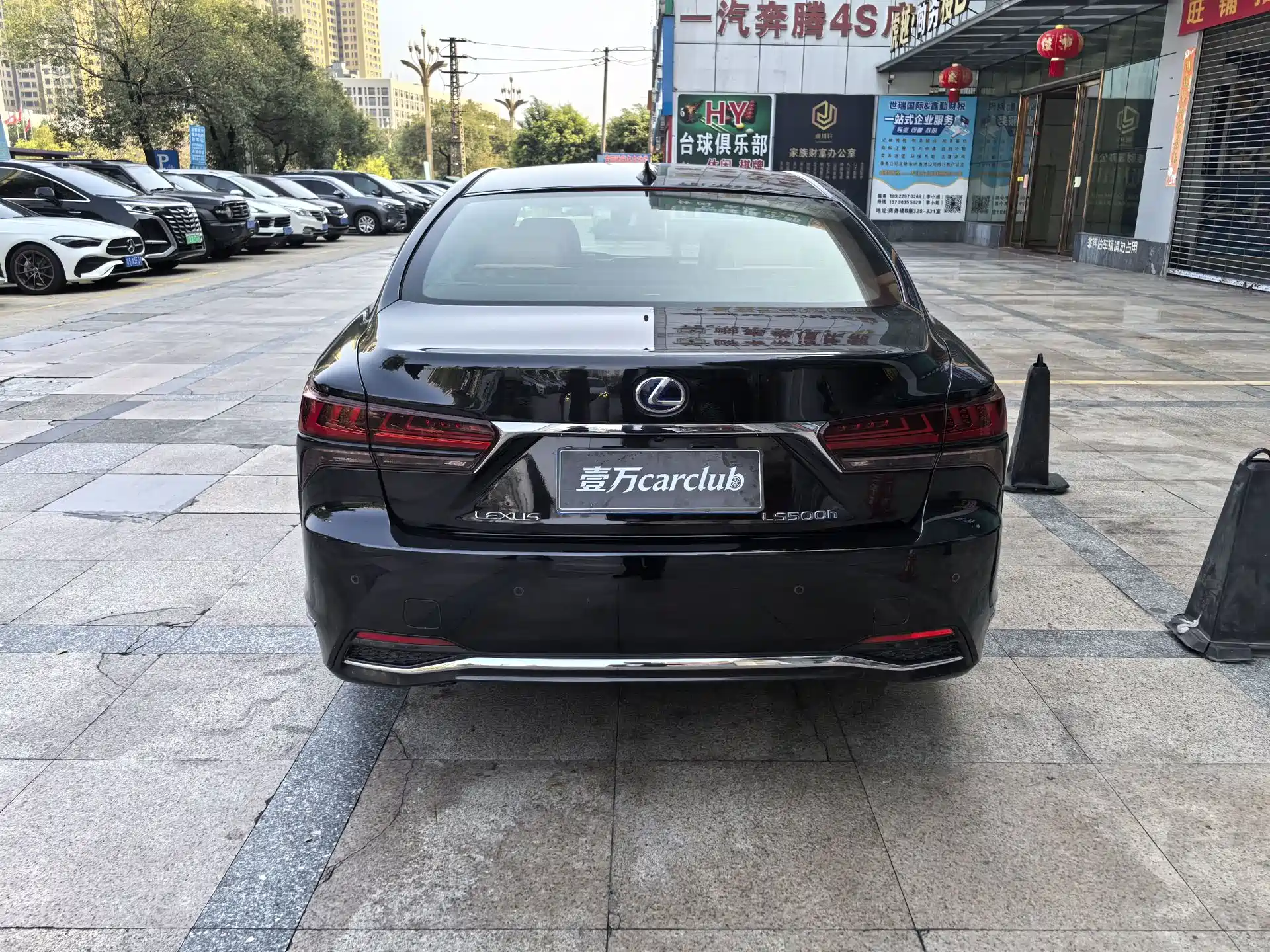 Фото 16 - Lexus LS