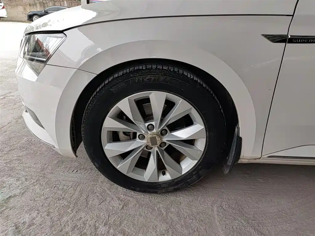 Škoda Superb 2016 TSI280 DSG Pioneer Edition фото 22