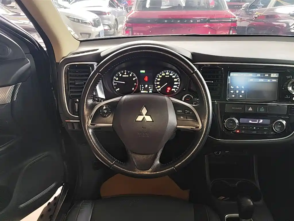 Mitsubishi Outlander (Import) 2014 2.4L 4WD Luxury Value Edition 5-seater фото 11