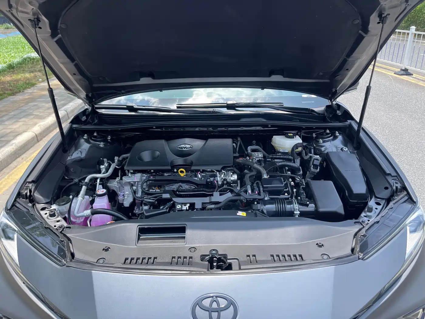 Toyota Camry 2025 Hybrid 2.0HXS Glory Edition фото 30