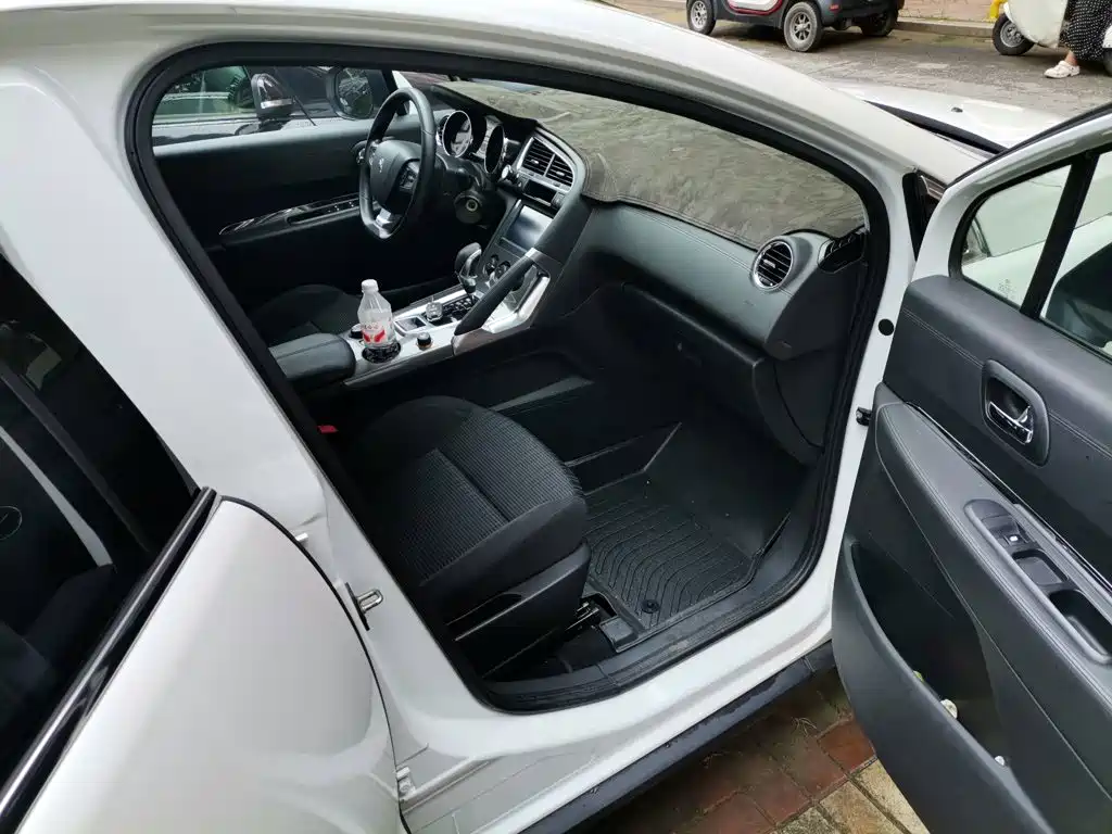 Peugeot 3008 2017 2016 1.6THP Automatic Classic Edition
