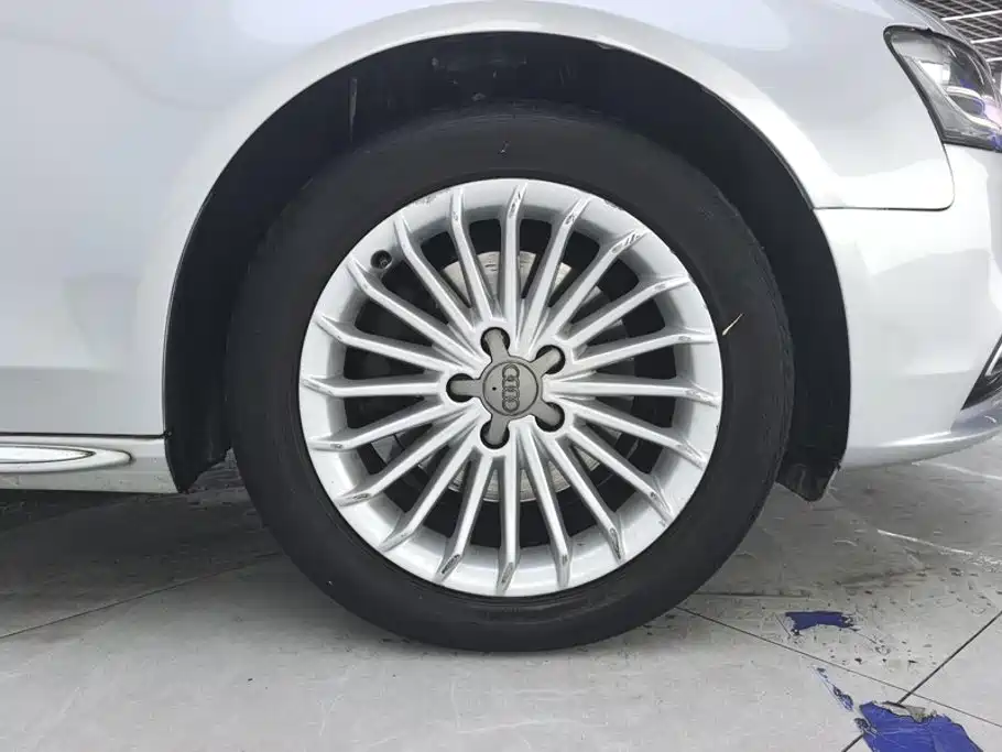 Фото 6 - Audi A4L