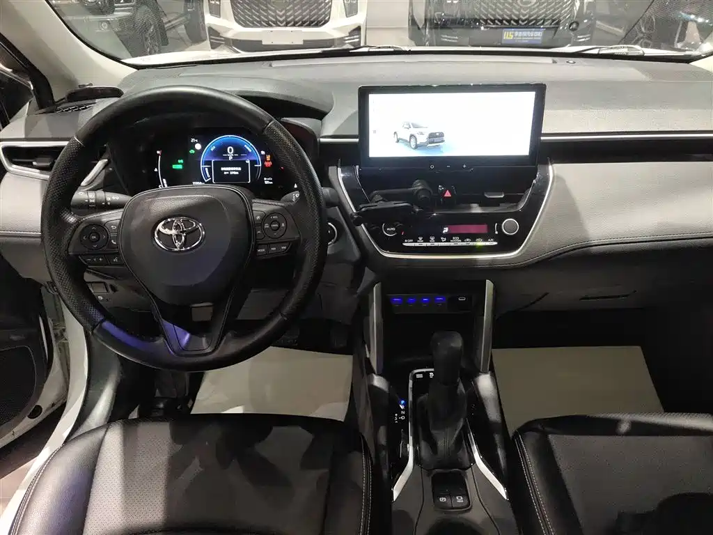 Toyota Corolla Cross 2024 2.0L Smart Hybrid Dual Engine Pioneer Edition фото 13
