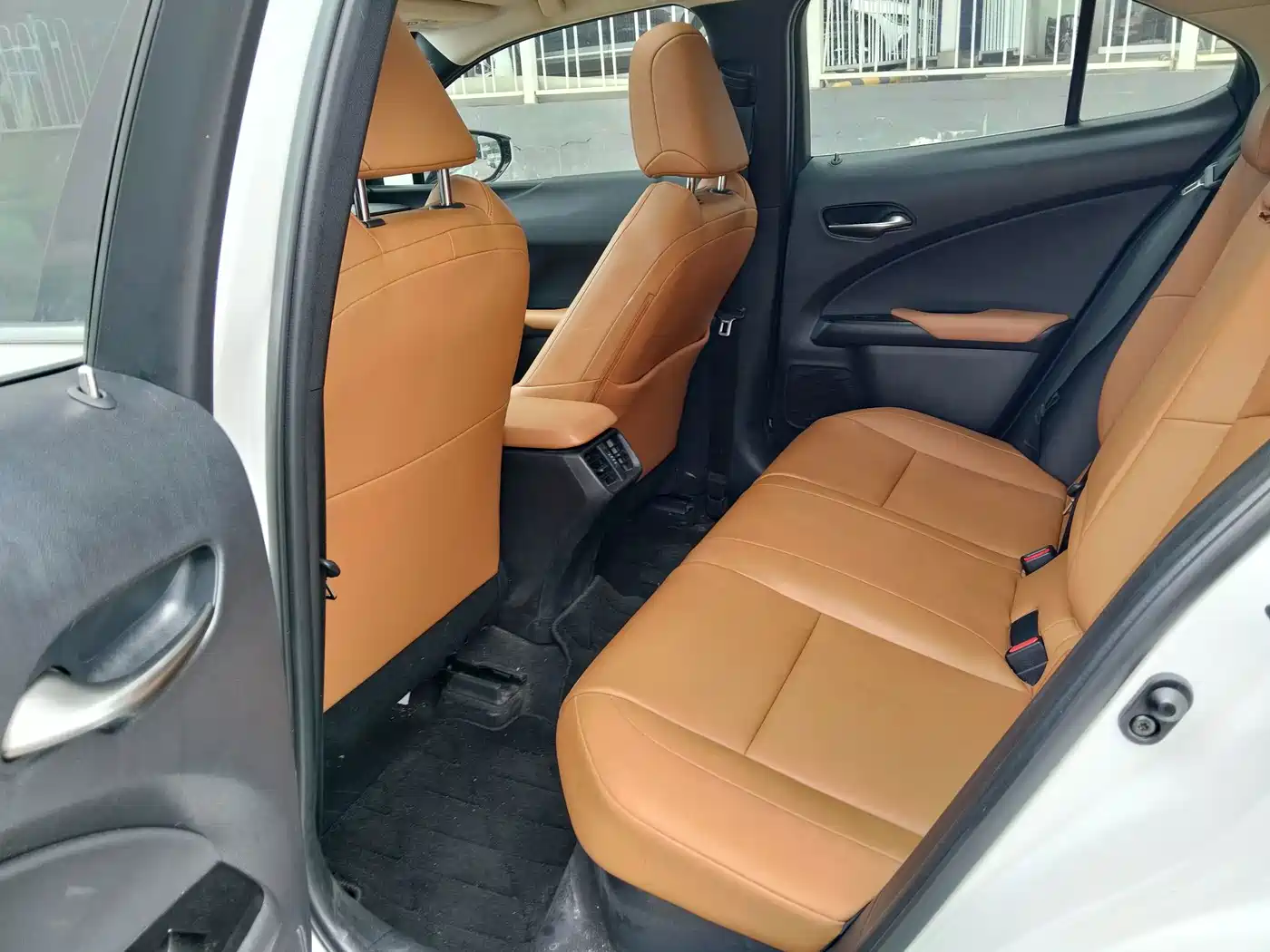 Фото 6 - Lexus UX