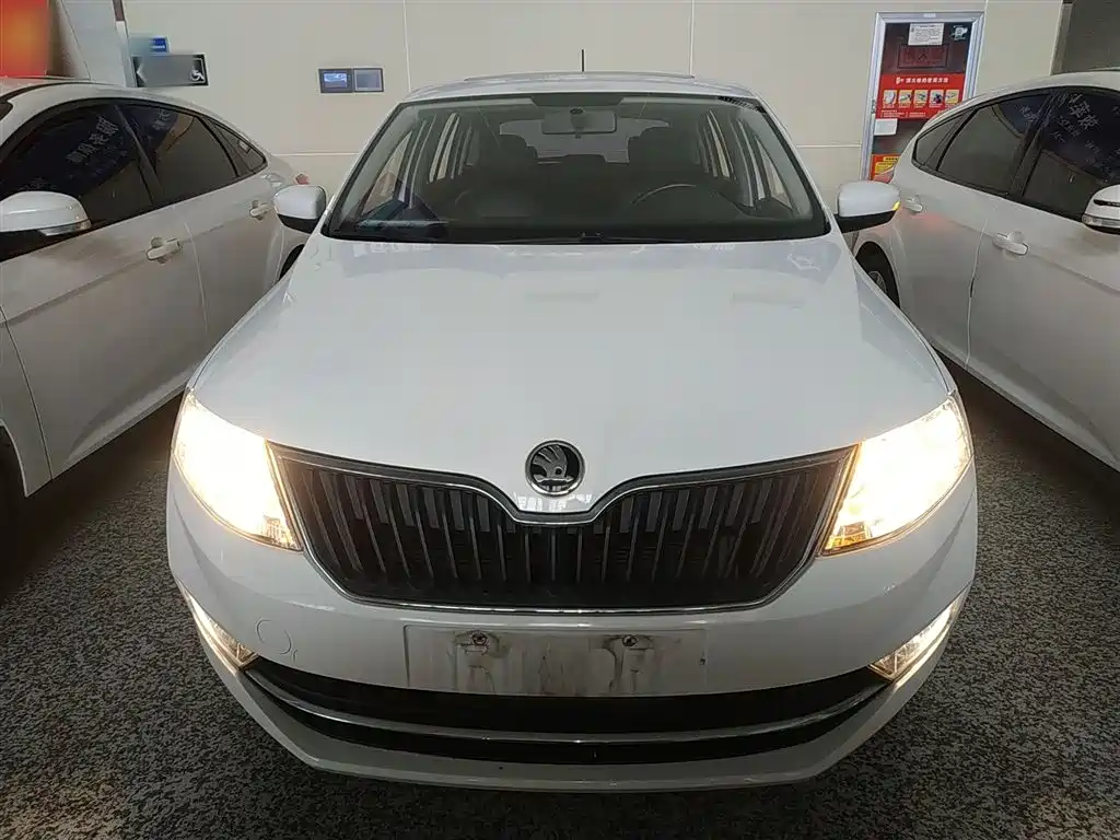 Škoda Skoda Rapid Spaceback 2019 Facelift 1.5L Automatic Comfort Version China V фото 3