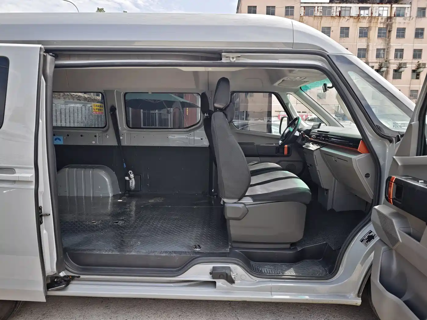 Yuan Cheng Farizon Super VAN 2025 2025 Smart Wealth Edition Short Wheelbase Medium Roof 68kWh Smart Core