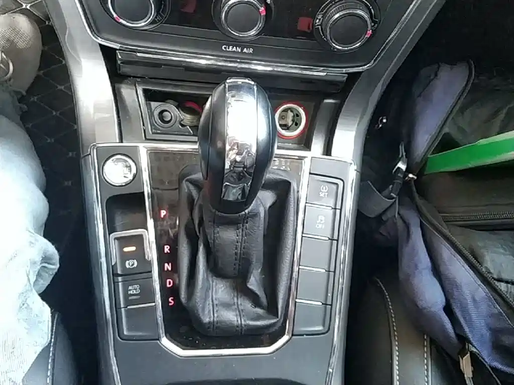 Volkswagen Passat 2015 1.8TSI DSG Elegance Edition фото 14