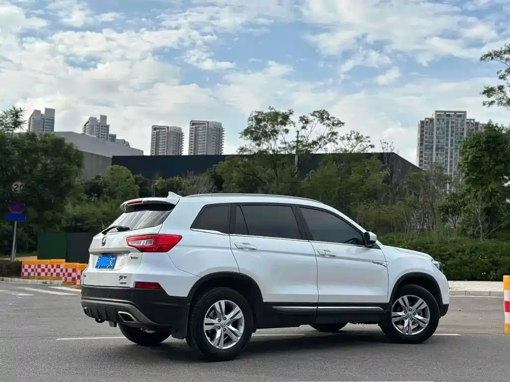 Фото 7 - Changan CS75