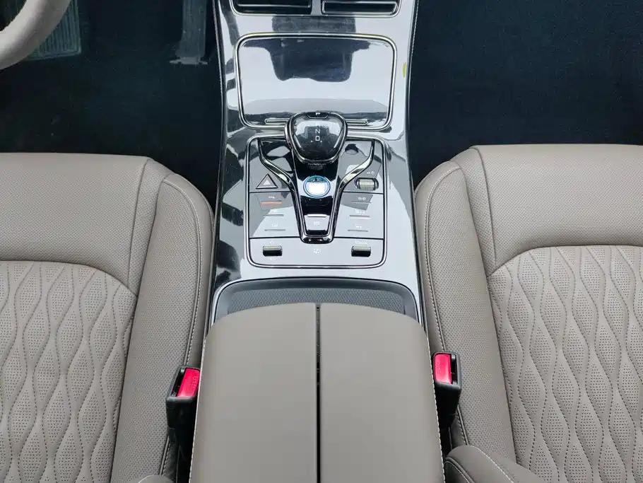 BYD Han 2025 2025 DM-i Smart Driving Edition 125KM Honor