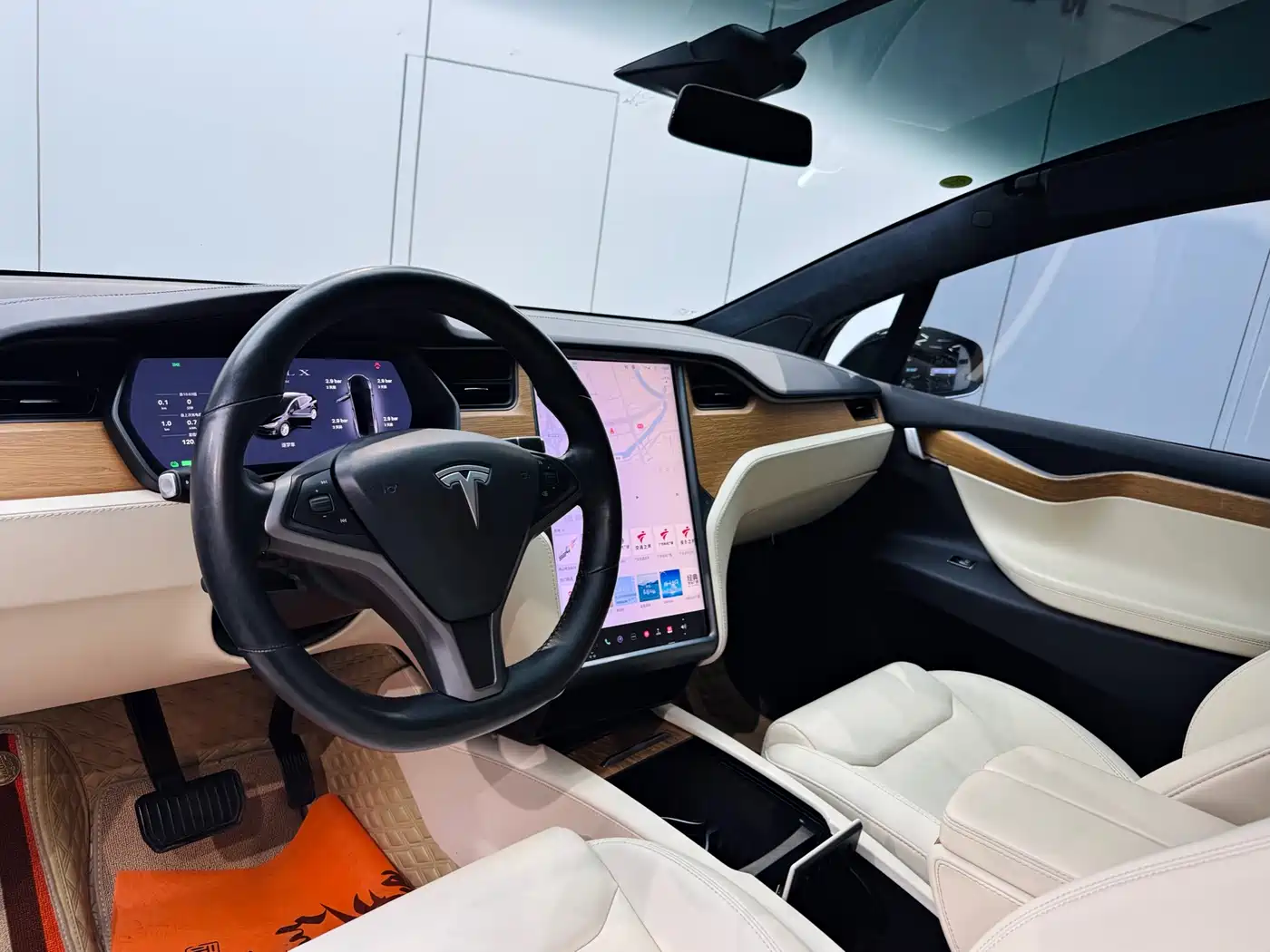 TESLA MODEL X
