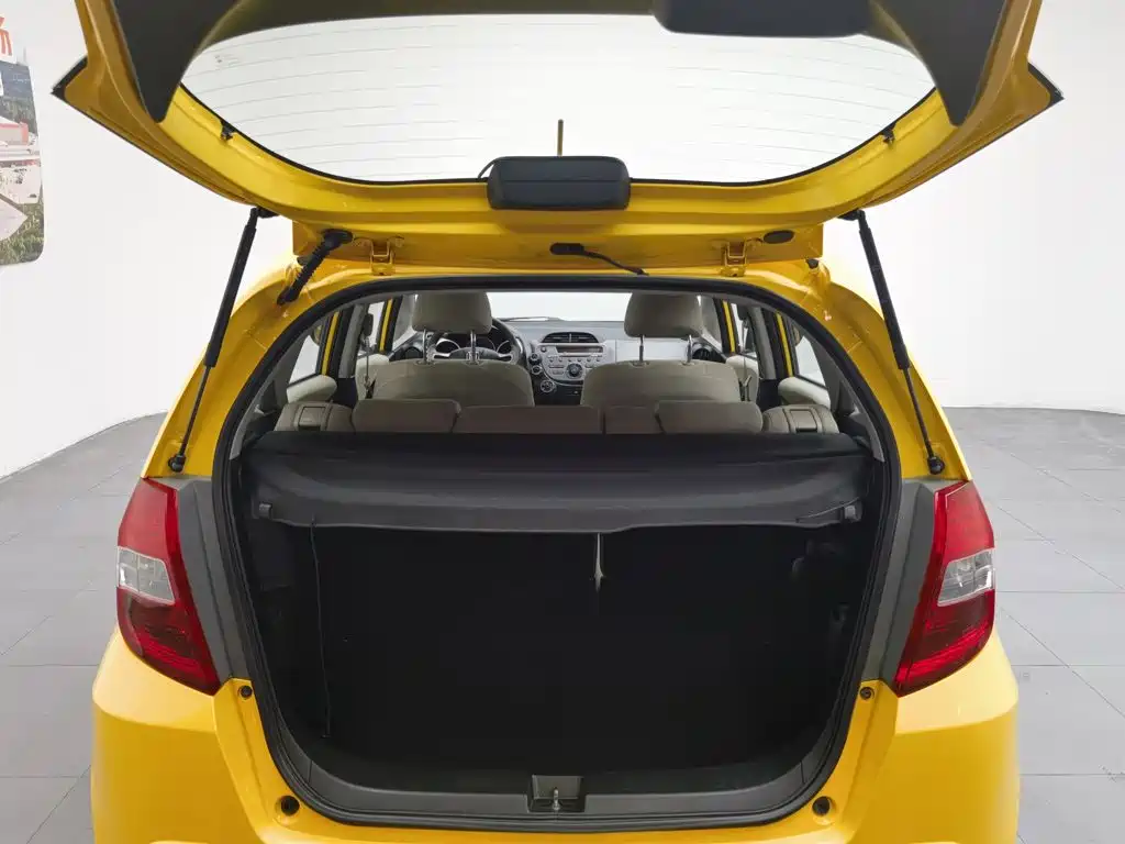 Honda Fit 2013 2011 1.5L Automatic Luxury