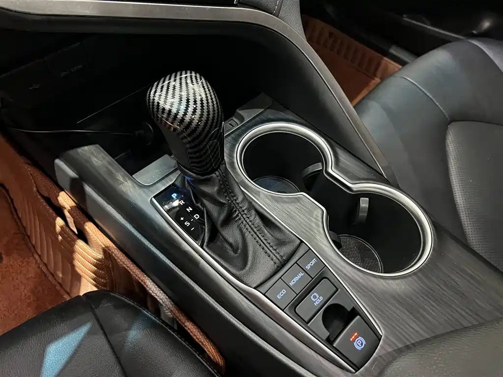 Toyota Camry 2021 2.5G Luxury Edition фото 16