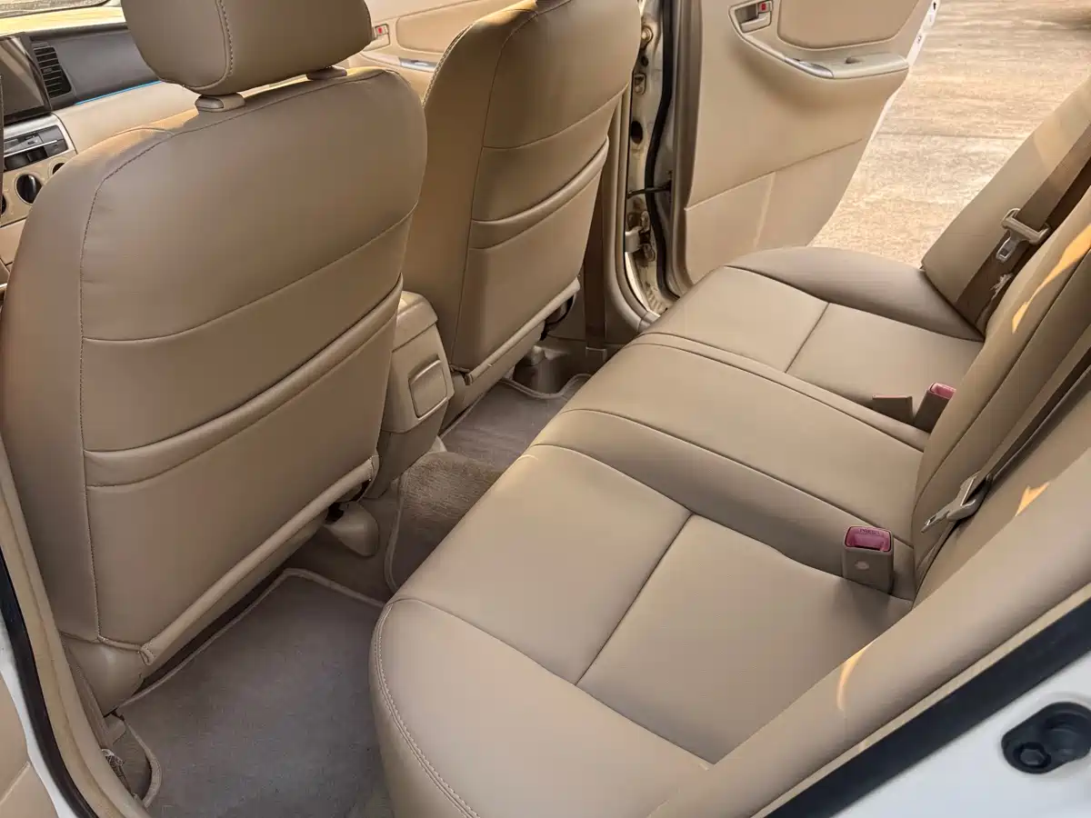 Toyota Corolla 2013 1.6L Automatic Luxury фото 12