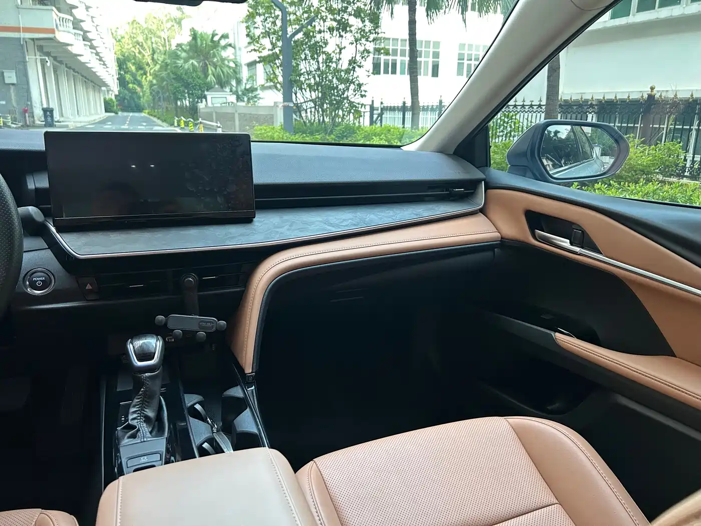 Toyota Camry 2024 Hybrid 2.0HGVP Luxury Edition фото 17