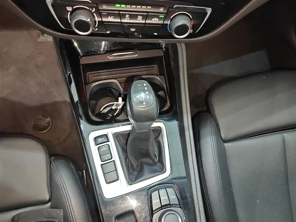 BMW 1 Series 2018 118i Sport Edition фото 14