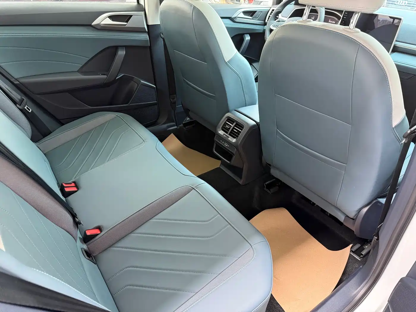 Volkswagen Tharu 2024 300TSI 2WD Full Moon Edition фото 10