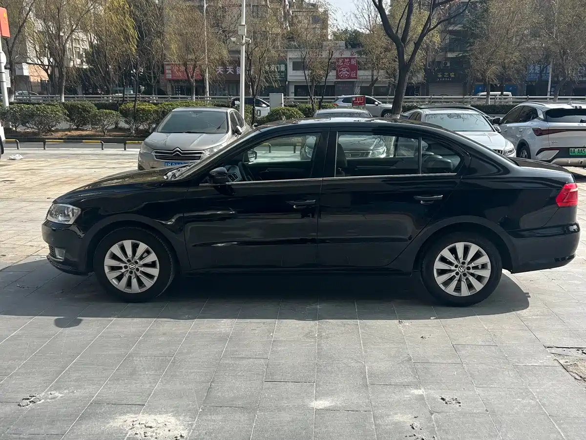 Volkswagen Lavida 2013 1.4TSI DSG Comfort Edition фото 4