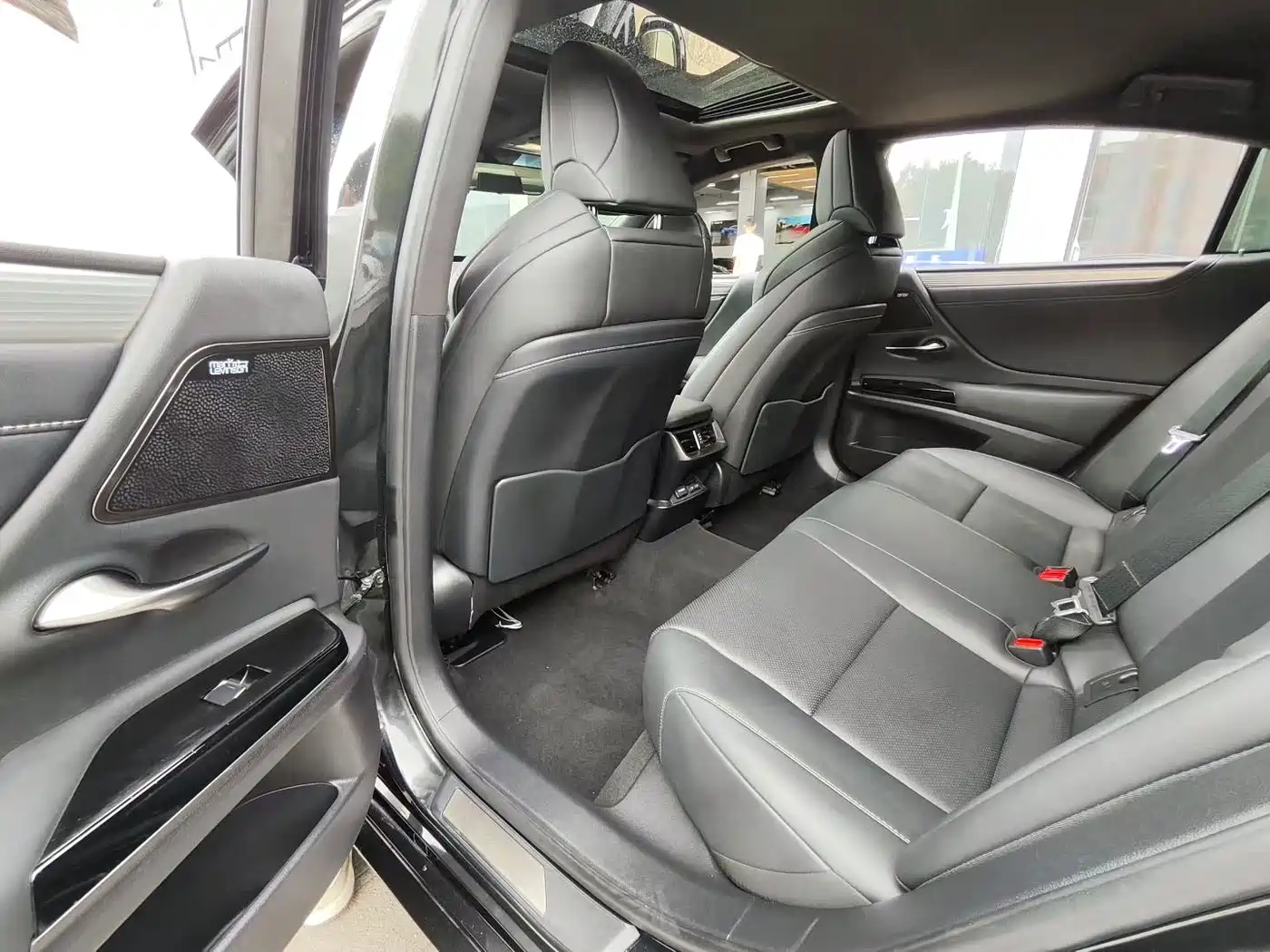 Lexus ES 2023 260 F SPORT фото 6