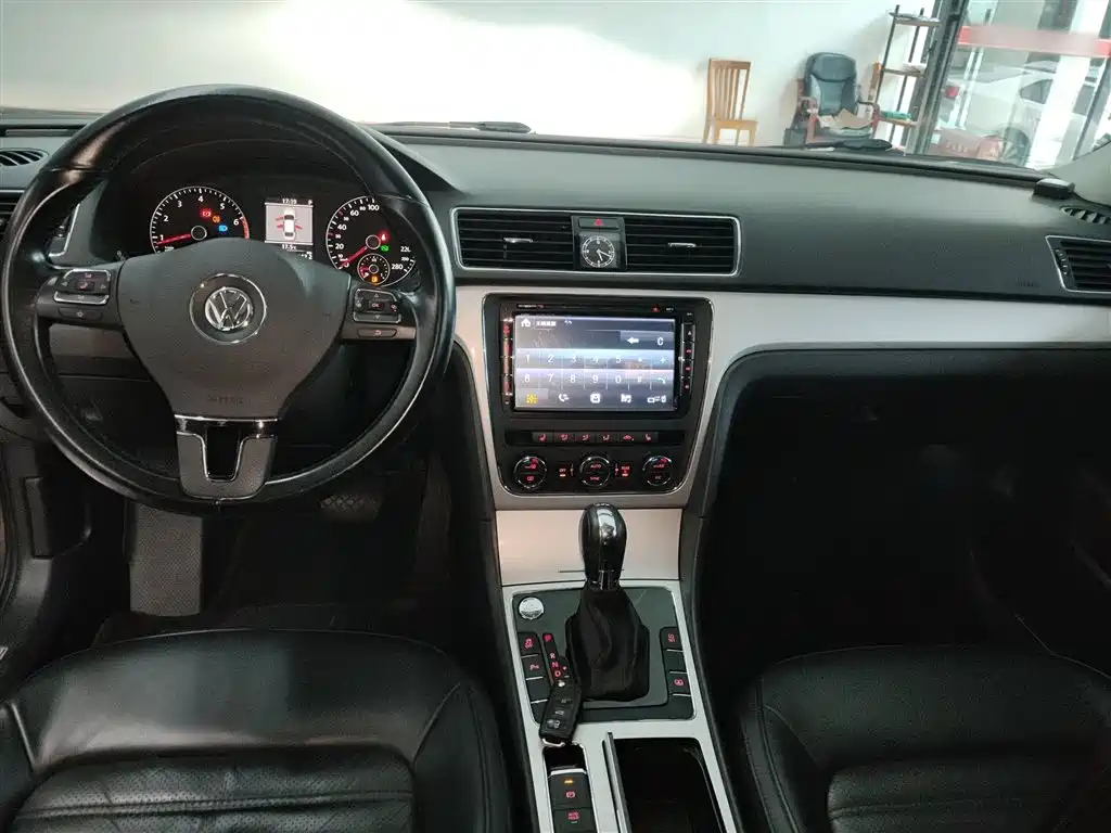 Volkswagen Passat 2014 1.8TSI DSG Executive Edition фото 10