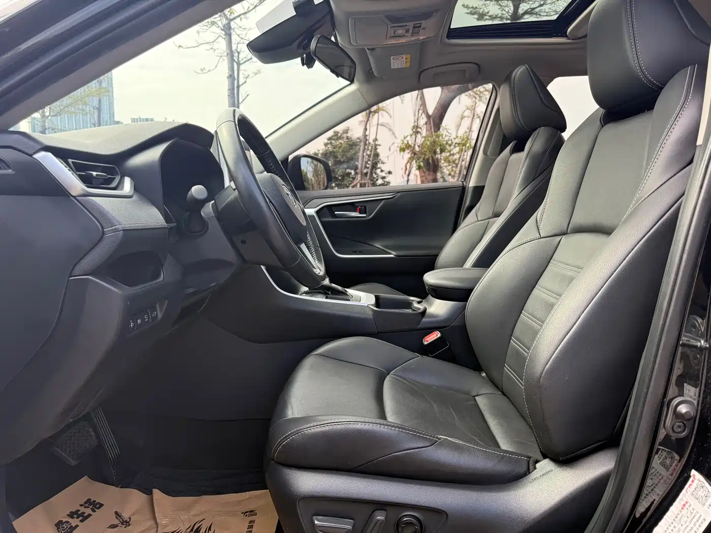 Toyota Wildlander 2022 2.0L CVT FWD Luxury PLUS Edition фото 4