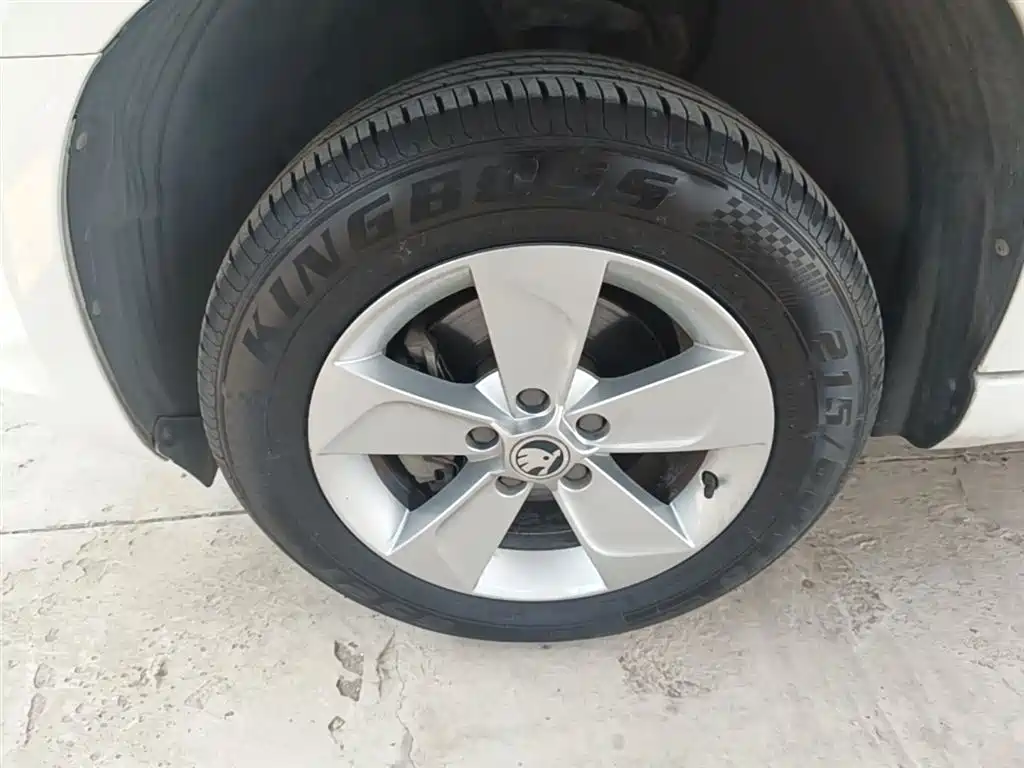 Škoda Yeti 2017 TSI280 DSG Advance фото 23