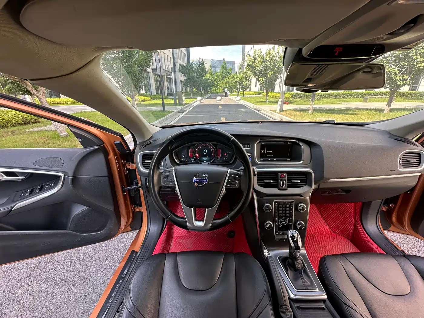 Фото 13 - Volvo V40