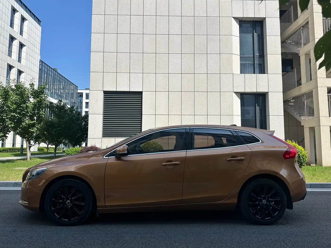 Фото 23 - Volvo V40