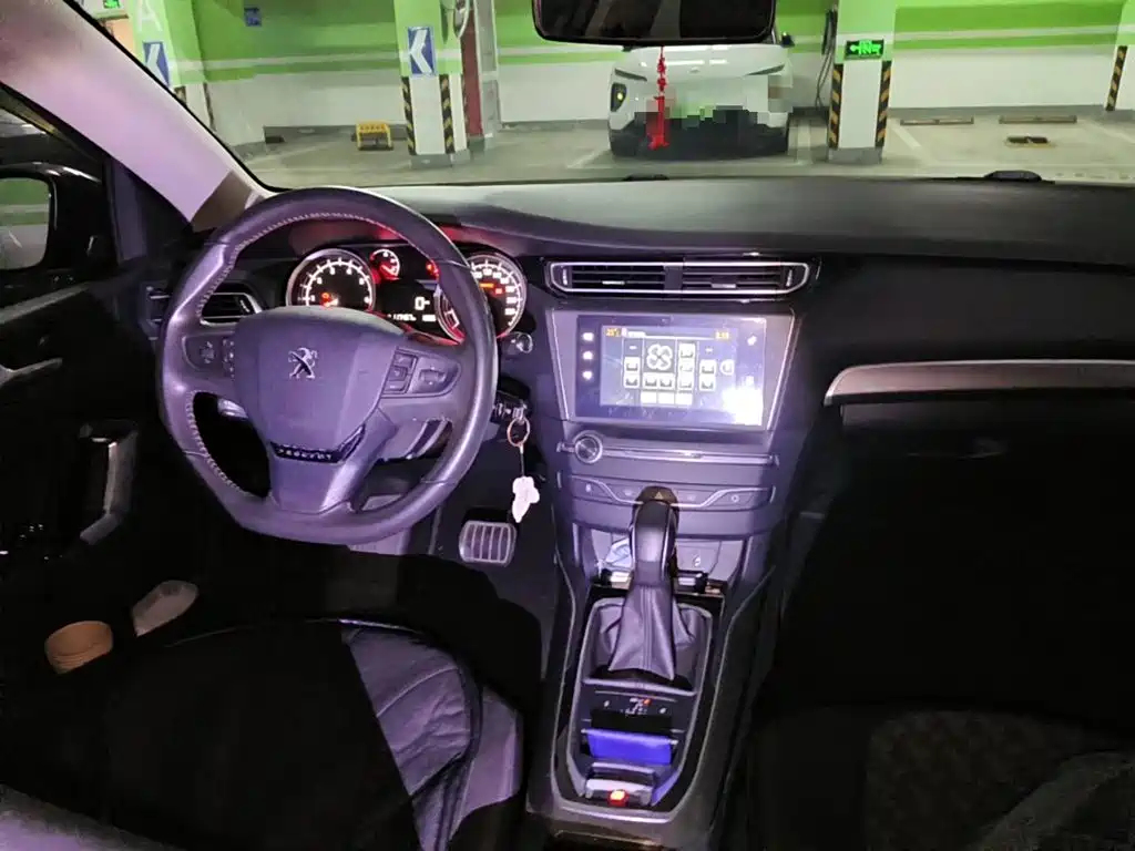 Photo 12 - Peugeot 408