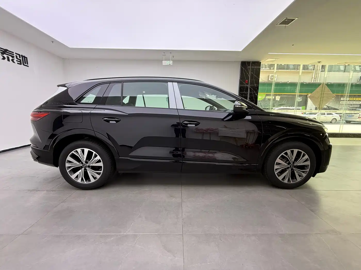 Audi Q5 e-tron 2023 40 e-tron Shining Edition Mecha Package фото 6