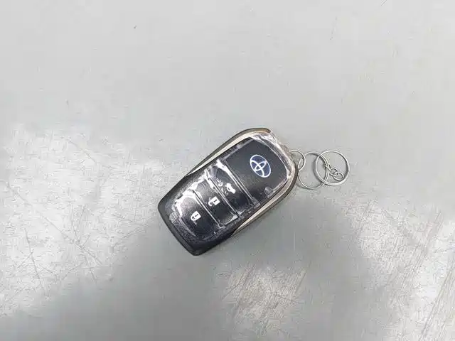 Toyota Corolla Twin Engine E+ 2020 1.8L E-CVT Comfort Edition фото 17