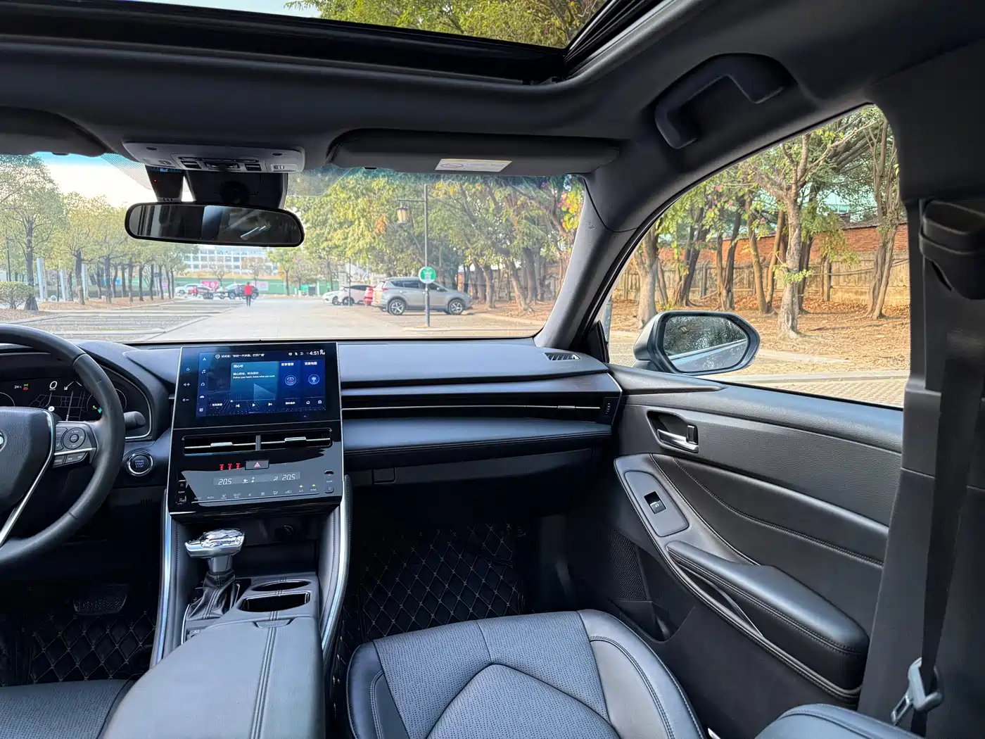 Toyota Avalon 2023 2.0L XLE Premium Edition фото 10