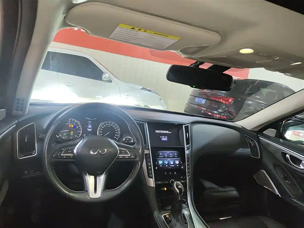 Infiniti Q50L 2018 2018 2.0T Premium Edition China V