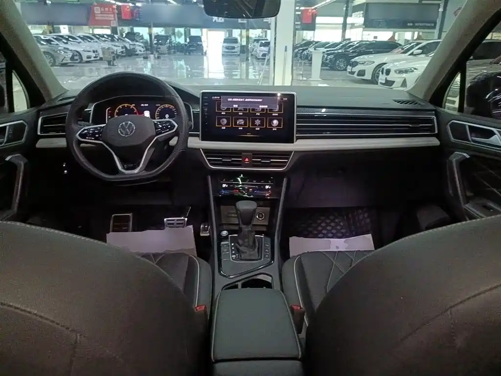 Volkswagen Tiguan L 2022 330TSI Auto 2WD R-Line Premium Edition фото 10