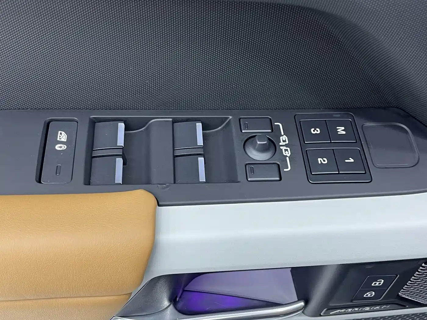 Land Rover Defender 2024 110 3.0T P400 Dark Special Edition фото 17