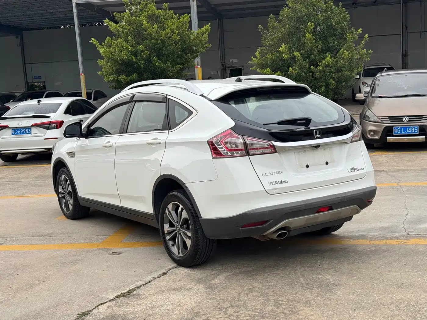Photo 4 - Luxgen U6 SUV