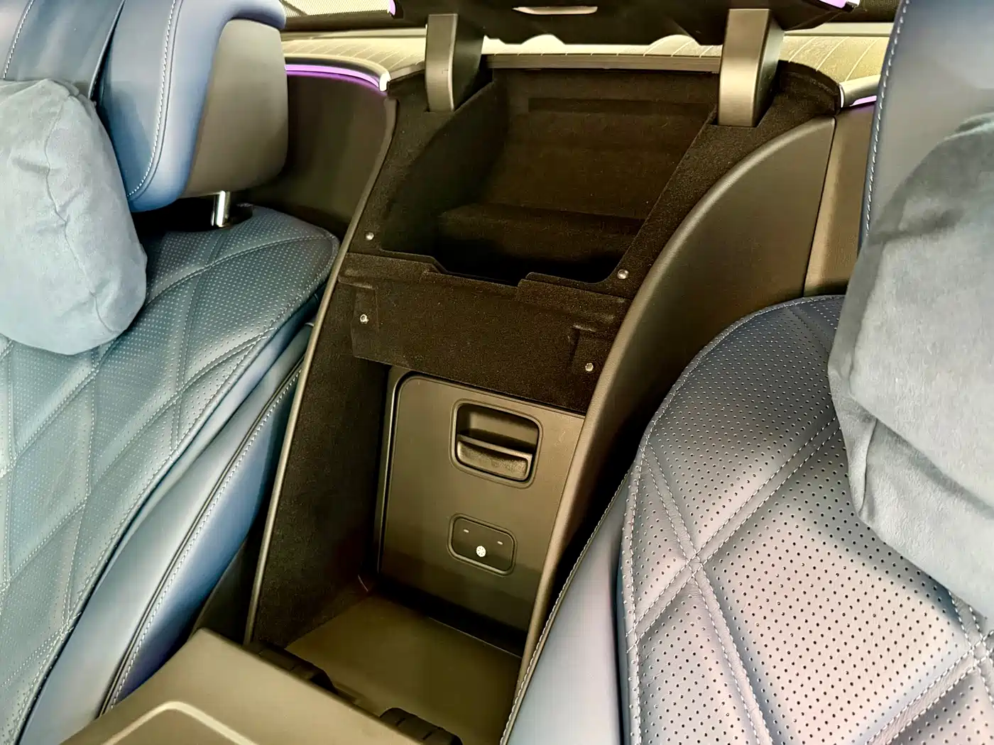 Mercedes-Benz Maybach S-Class 2022 S 680 4MATIC Craftsmanship Limited Launch Edition фото 38