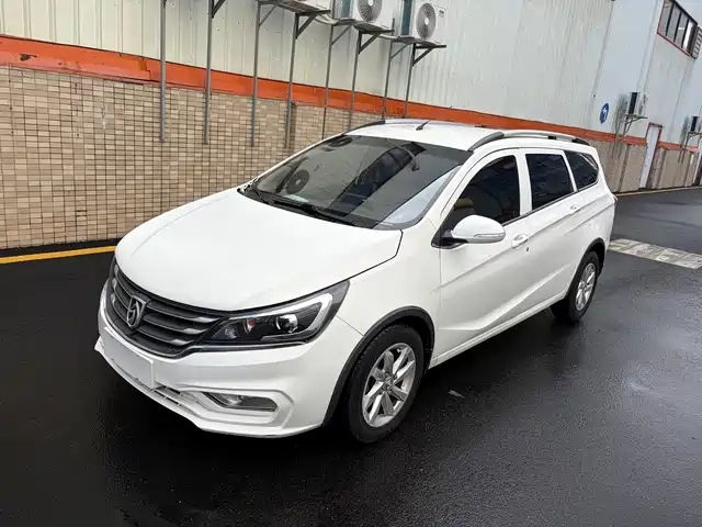Baojun Baojun 310W 2017 1.5L Manual Fashion Edition (China V)