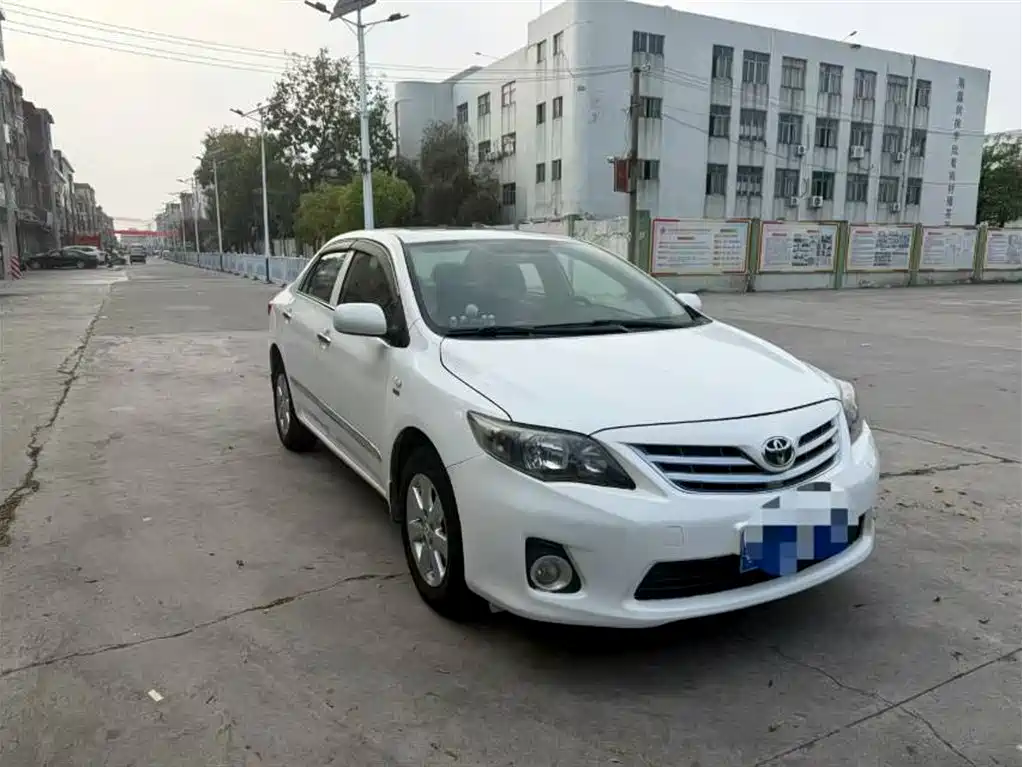 Toyota Corolla 2013 Special Edition 1.6L Automatic Cool GL фото 3
