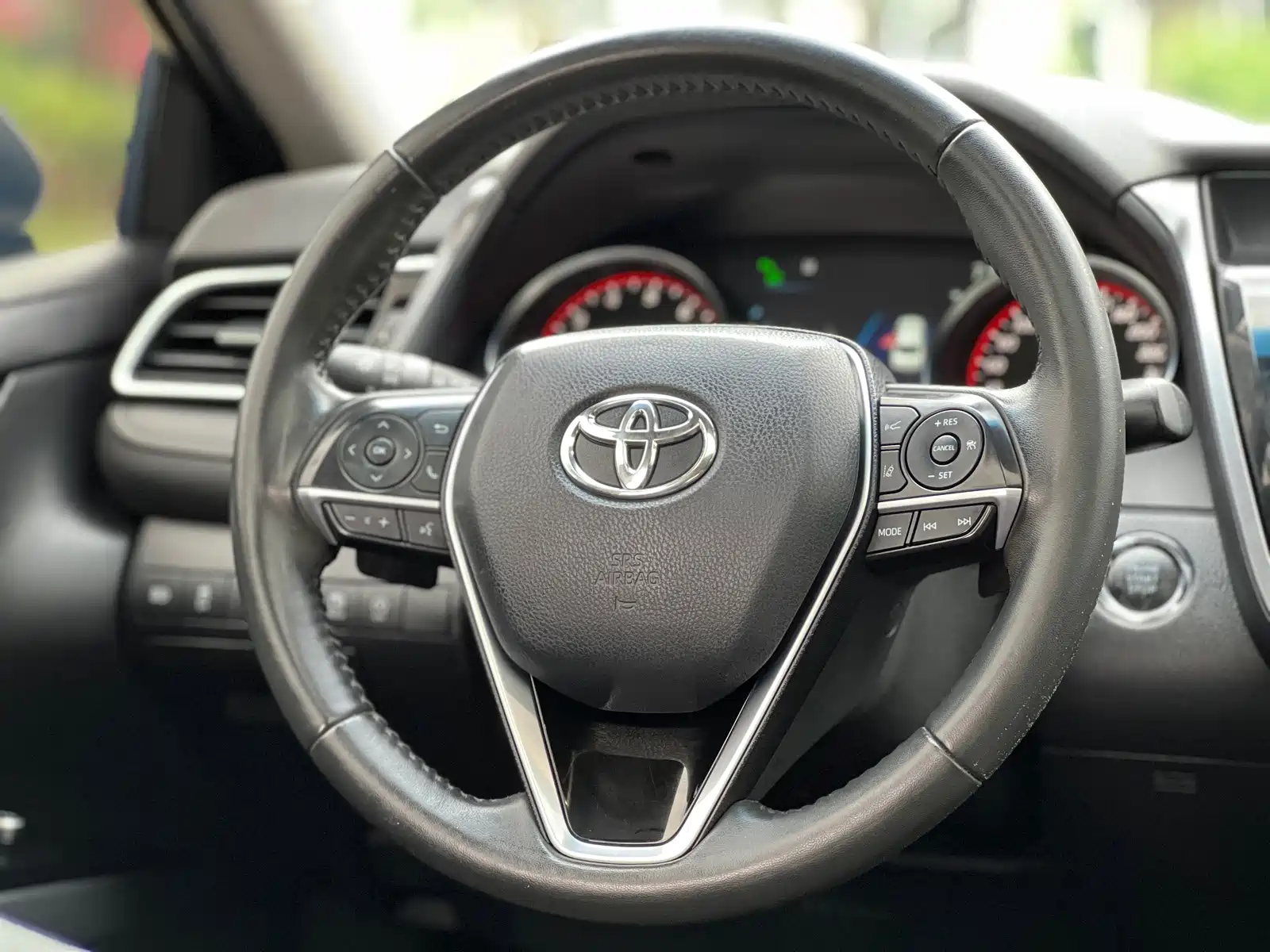 Фото 15 - Toyota Camry