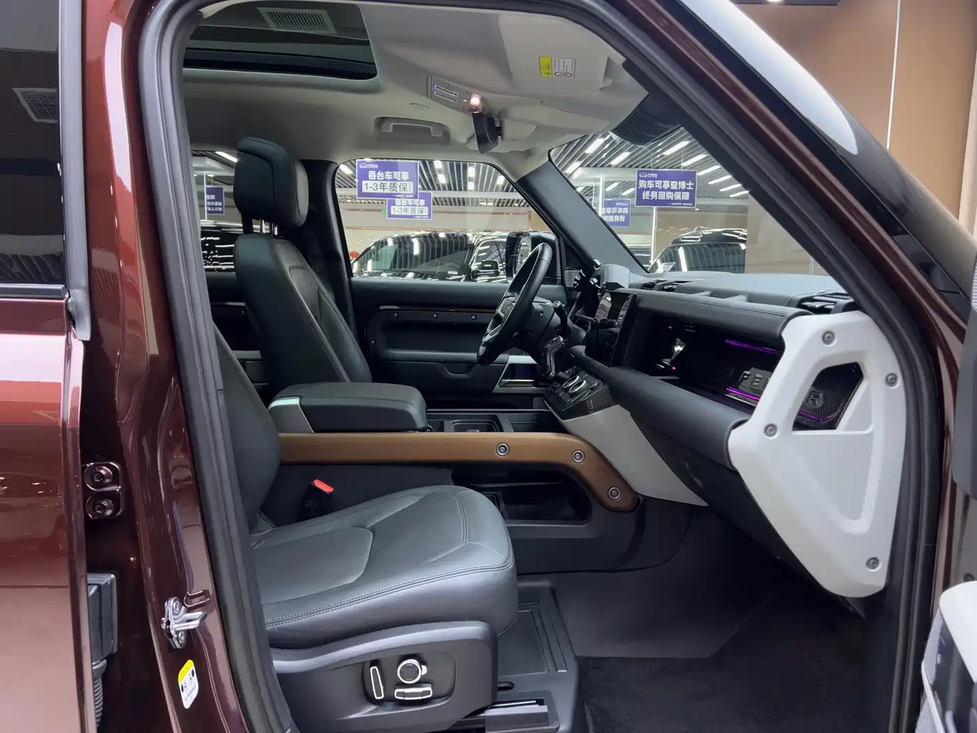Land Rover Defender 2023 Model Year 130 3.0T P400 HSE фото 6