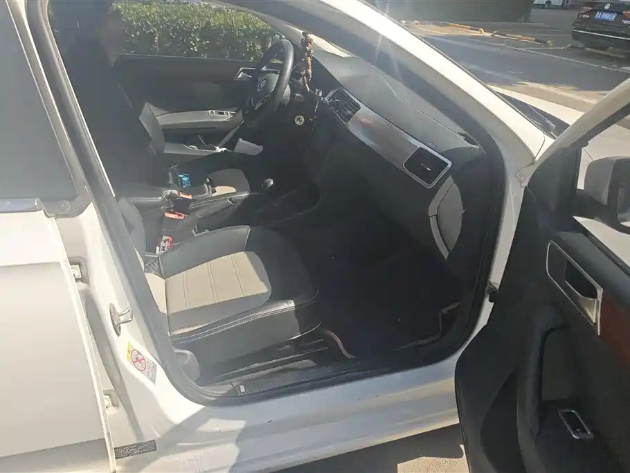 Volkswagen Santana 2016 1.6L Manual Trend Edition фото 8