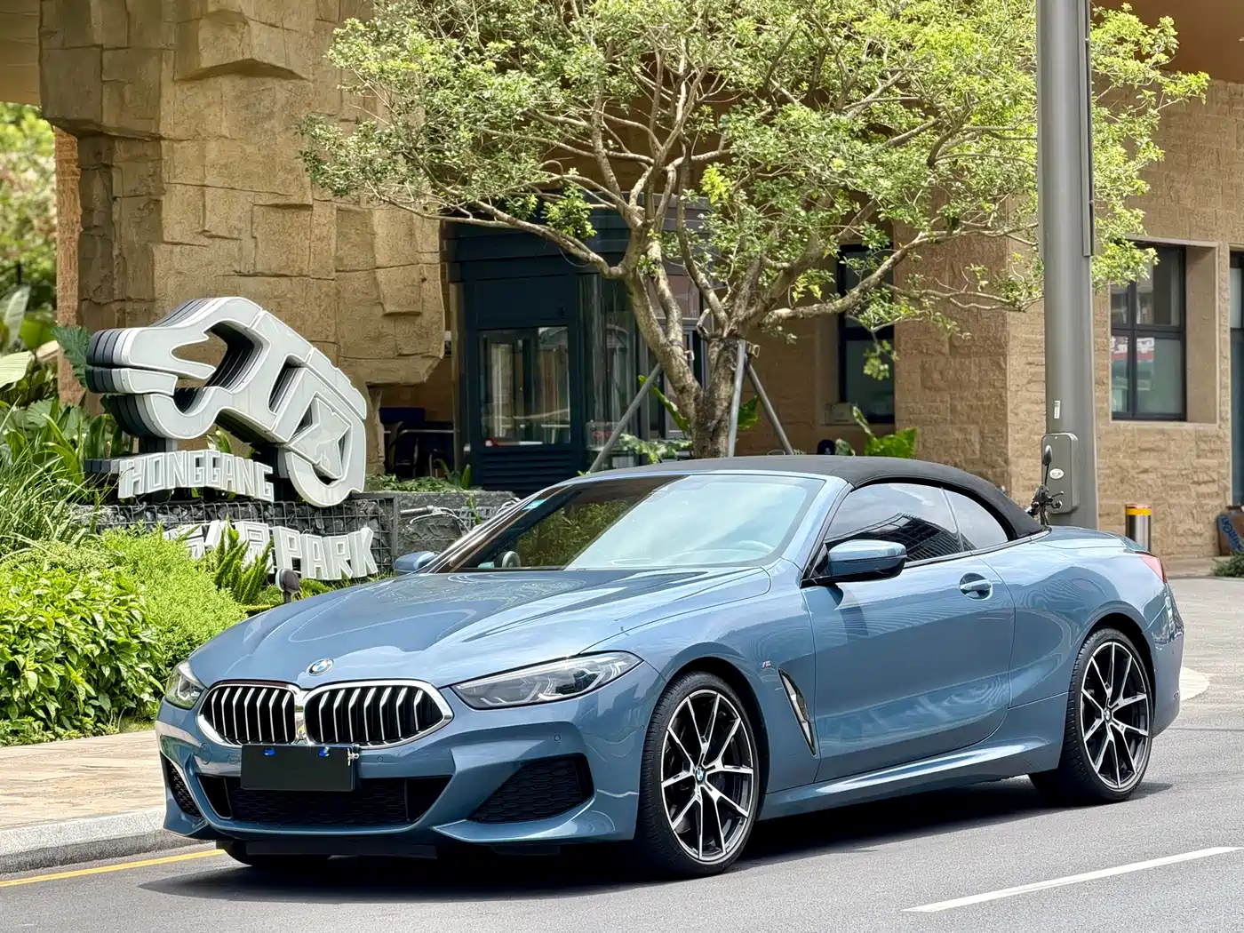 BMW 8 Series 2019 840i Convertible M Sport фото 2